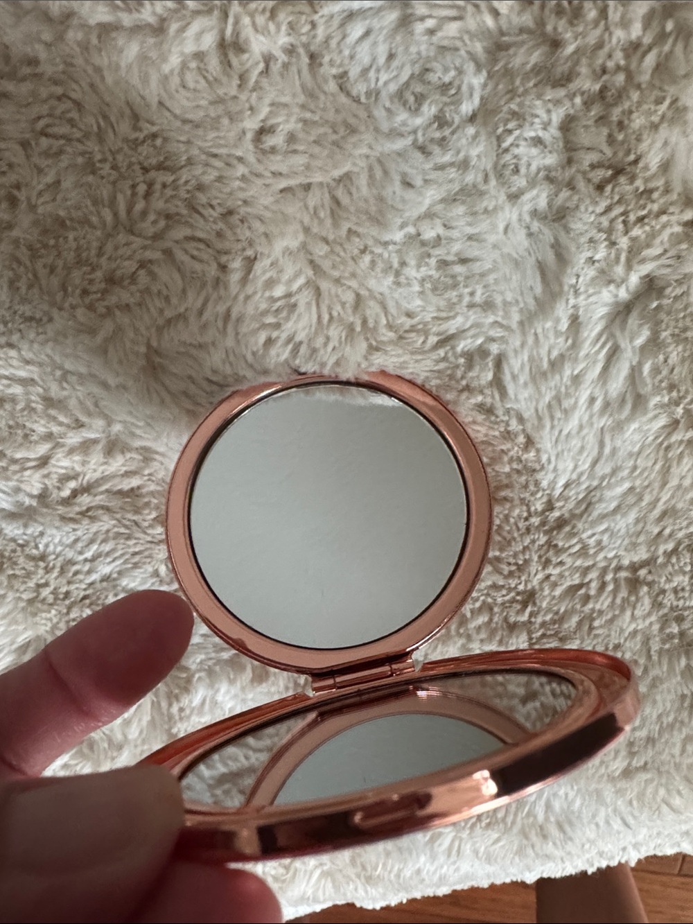 Rose Gold Crystal Pocket Compact Mirror with Sparkle Accent - Picture 4 of 6